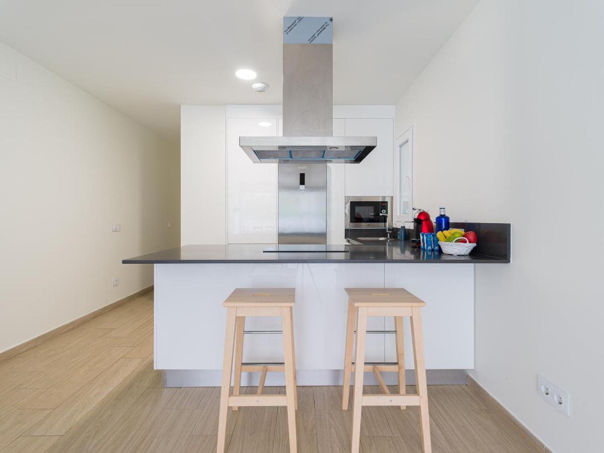 Homeforguest Modern Apartment In Las Canteras With Parking Las Palmas Exterior photo
