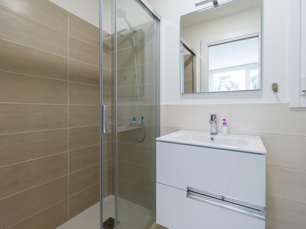 Homeforguest Modern Apartment In Las Canteras With Parking Las Palmas Exterior photo