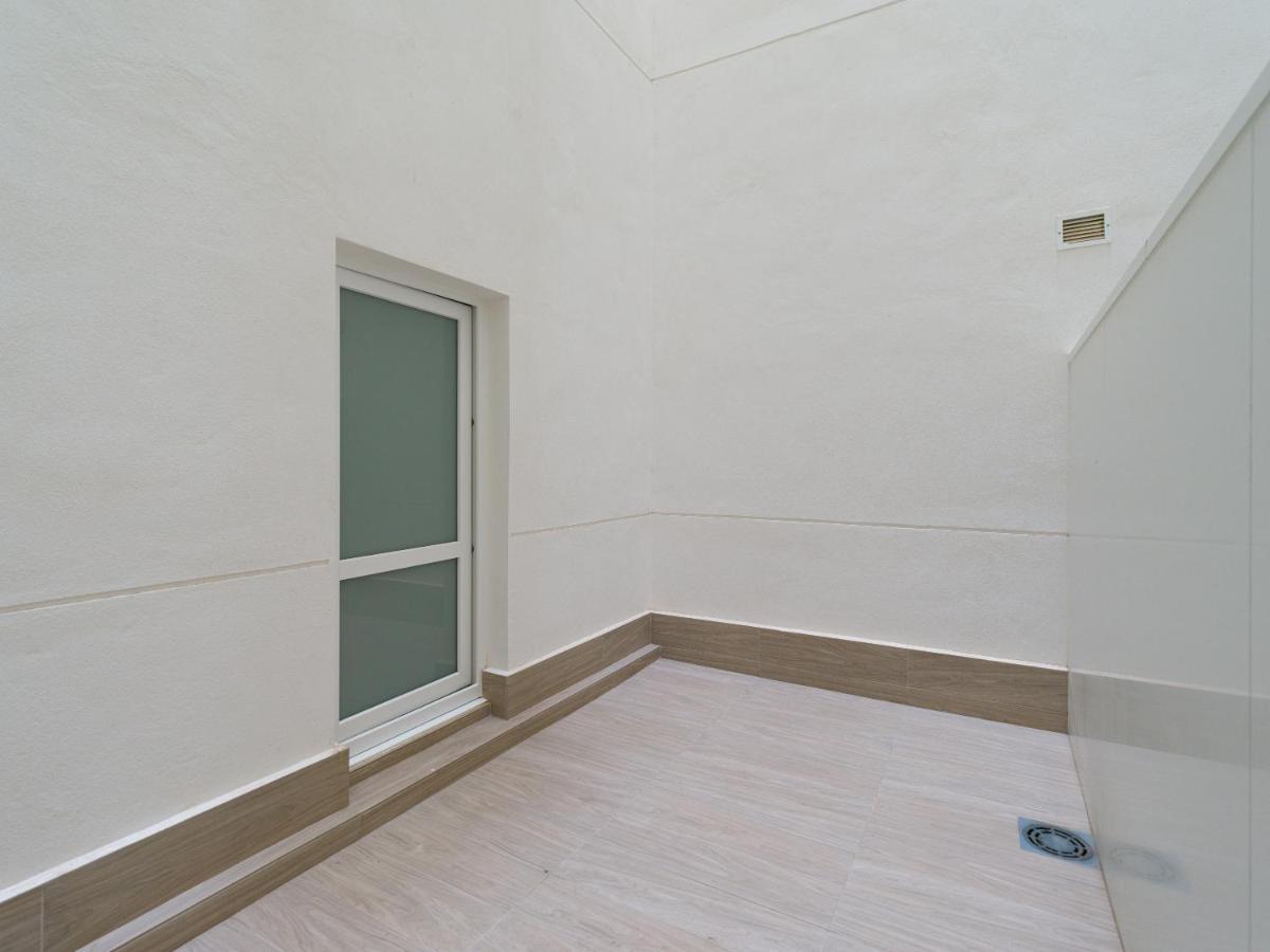 Homeforguest Modern Apartment In Las Canteras With Parking Las Palmas Exterior photo