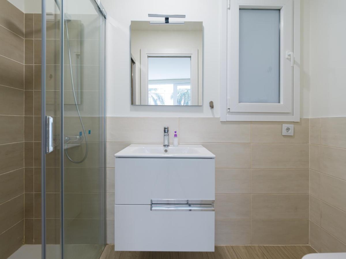 Homeforguest Modern Apartment In Las Canteras With Parking Las Palmas Exterior photo